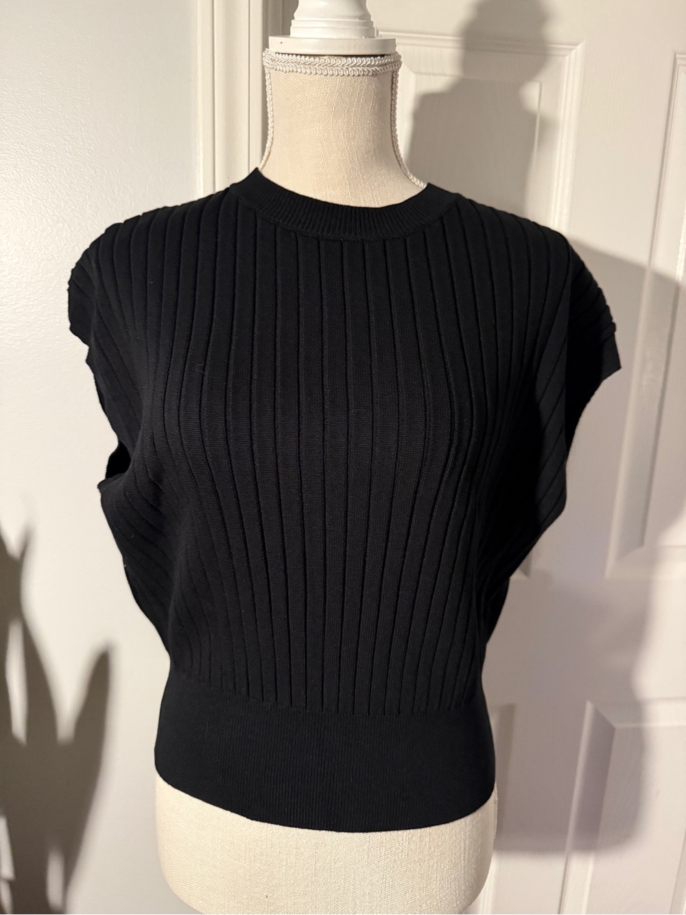 Commense Black Ribbed Cap-Sleeve Knit Tank